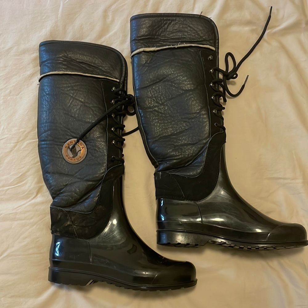 Santana Canada Rain Boots with thick lining into colder months. Size 7.